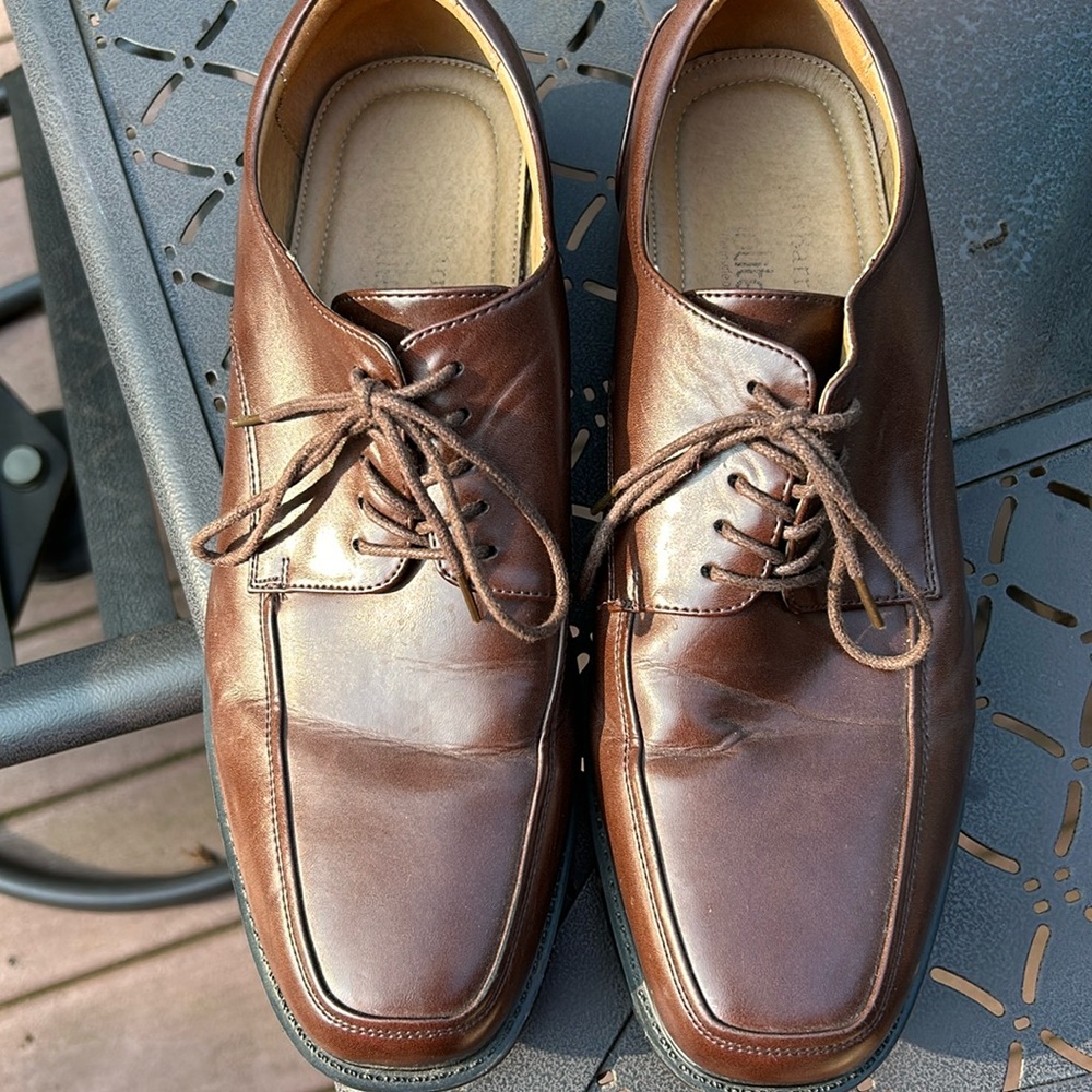 Men’s size 11 brown dress shoes